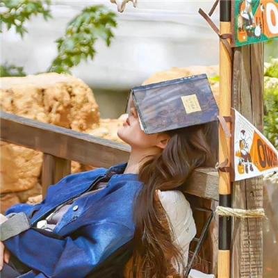 使用下方 20 个影片名，按顺序一一对应，不要改动片名文字，只根据片名和括号内类型提示来虚构全新的故事内容： 不想长高的孩子 迫降航班 风吹半夏 机动奥特曼：崛起 咒怨：黑色少女 皇城神鹰 集体的喝采声 孵魔 大清徽商 养鬼吃人3 县道184之东 霹雳五号2 极道兵器 山姆的生活 他们微笑的样子 罗丹萨的夜晚 活着唱着 恐怖陷阱 夜航惊魂 极道渡世的每个好人